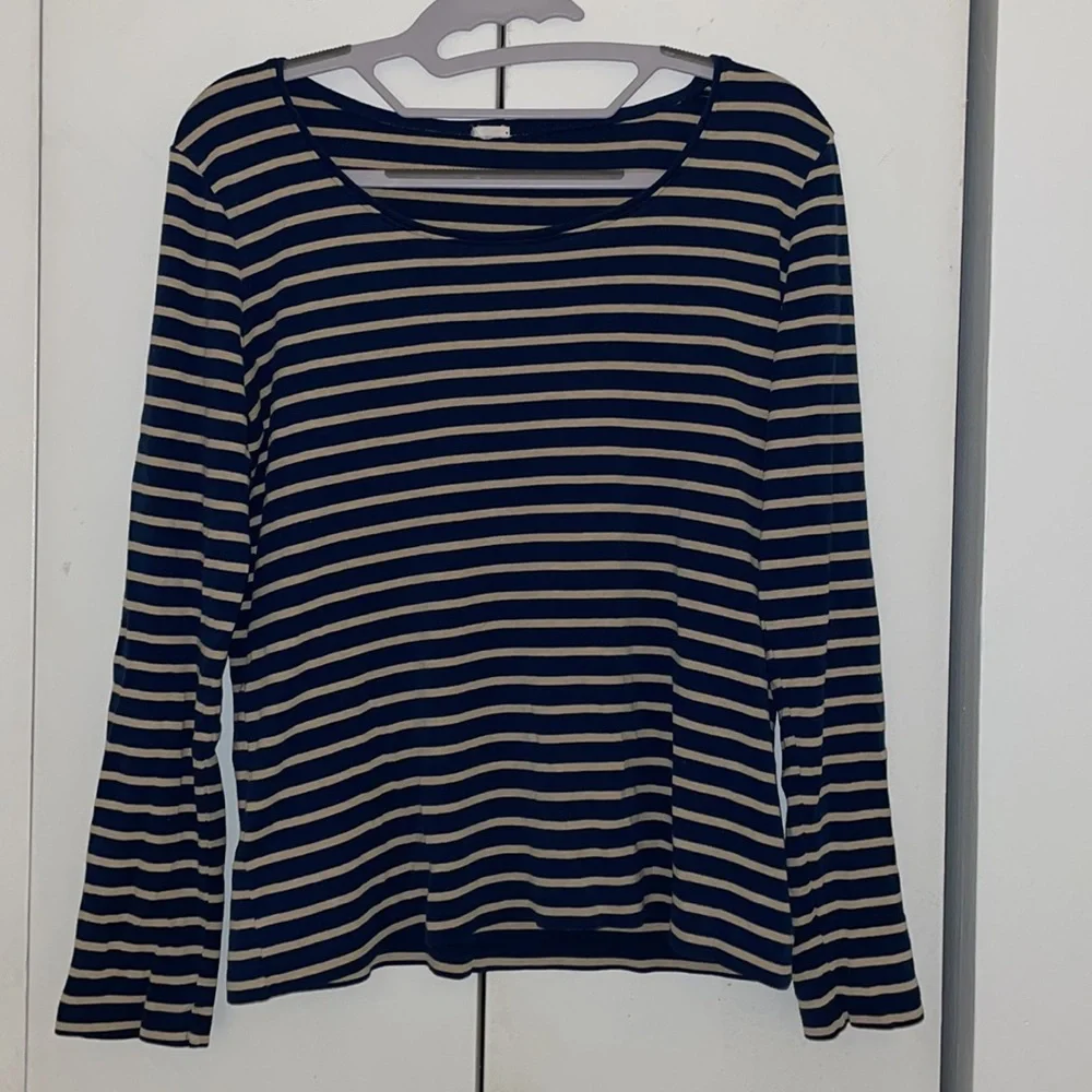 *FREE WITH PURCHASE* Vintage striped long sleeve tee - Picture 5 of 15